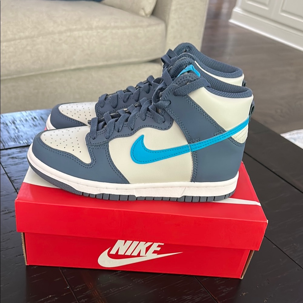 NWT Nike Dunk Highs - Size 4.5Y - Picture 3 of 6